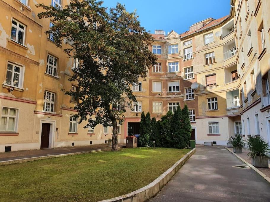Lovely & Unique Apt In The Historic Center. Bratislava Extérieur photo